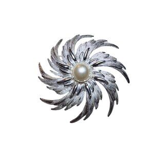 Sarah Coventry Silver Tone Swirling Pinwheel Brooch with Faux Pearl Vintage